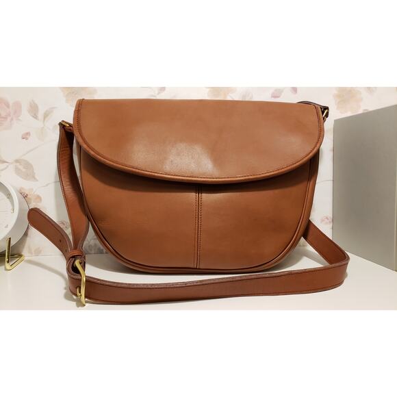 Vintage COACH Large Paris Honey or Saddle Tan Leather Crossbody